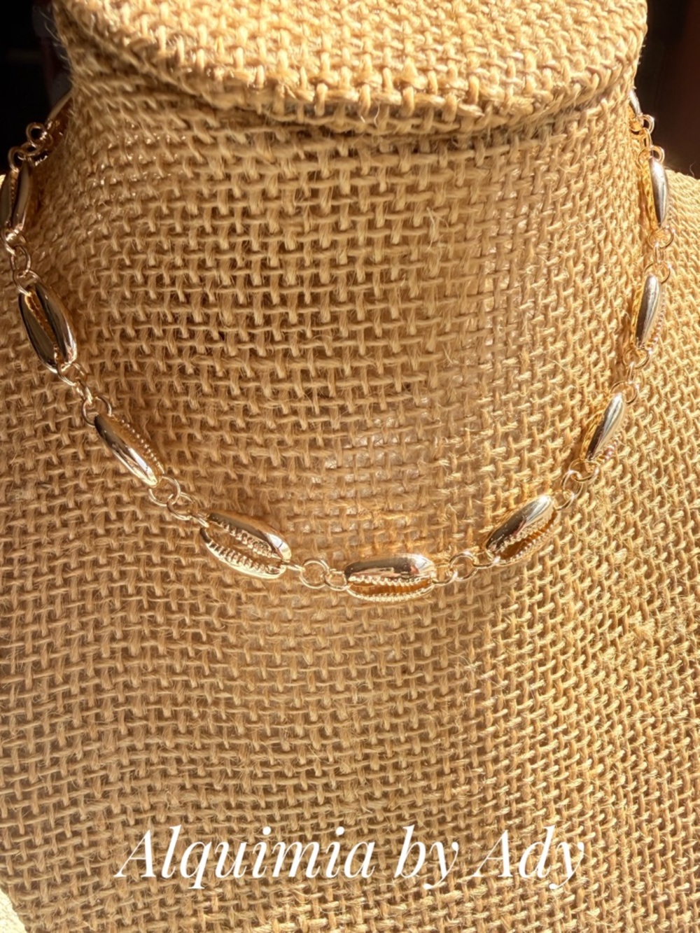 CARACOL +Shiny Gold Cowrie-Link Necklace - Picture 2 of 3